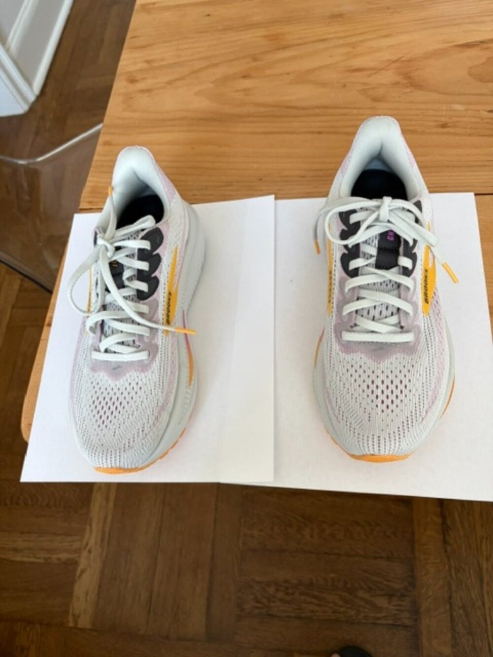 BROOKS RUNNING SHOES - Picture 1 of 4